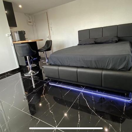 Bella Vita - Studio Tout Equipe - Tv Netflix - Centre Ville 100M- Gare 50M - Basilique 200M Lisieux Exterior foto